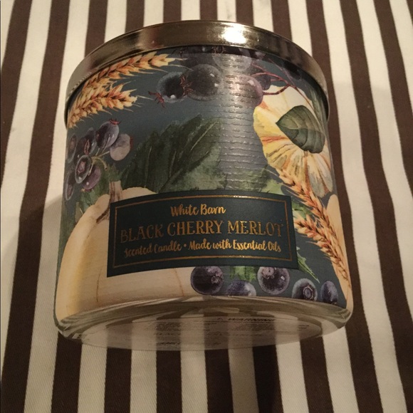 White Barn Black Cherry Merlot 3 wick - Picture 2 of 3